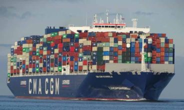 Le « CMA CGM Scandola », premier porte-conteneurs au GNL à s’amarrer Fos