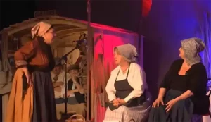 Scène du spectacle « La Camargue du Marques » à Port‑Saint‑Louis‑du‑Rhône, montrant les acteurs reconstituant la naissance de la ville en 2012.