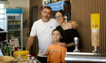 Le Café des Pins à Port-Saint-Louis-du-Rhône : une nouvelle dynamique portée par Anthony et Sarah