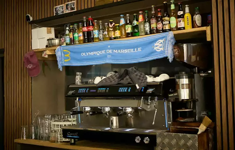 Le Café des Pins à Port-Saint-Louis-du-Rhône : une nouvelle dynamique portée par Anthony et Sarah 4 brasserie des pins port saint louis du rhone 3 copie