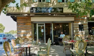 Le Bistrot de la Tour à Port Saint Louis du Rhône : une adresse conviviale entre restaurant, pizzeria et spécialités locales