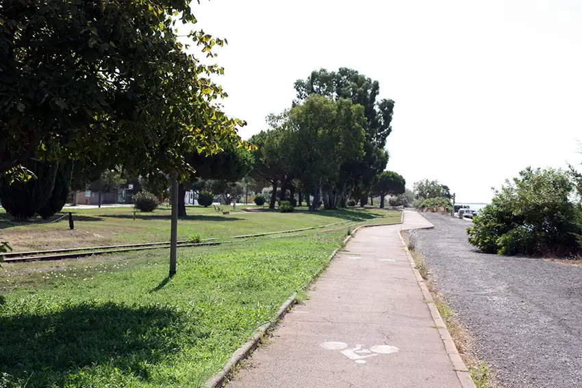 Arles à Port-Saint-Louis-du-Rhône à vélo : la ViaRhôna, 50 km jusqu'à la Méditerranée 1 via-rhona-port-saint-louis