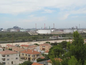 page article raf 4 Vue de la raffinerie et de la zone industrielle de Fos-sur-Mer