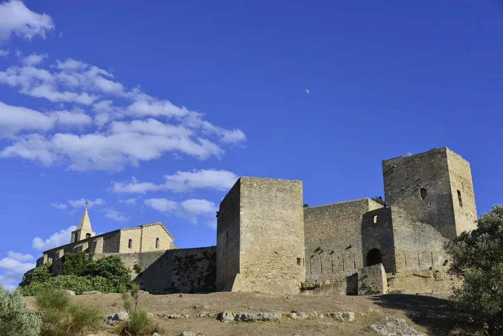 Église et remparts du château de l'Hauture, Fos-sur-Mer