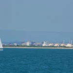 Le littoral industrialisé de Fos-sur-Mer, où les projets GravitHy et H4 prévoient leurs usines