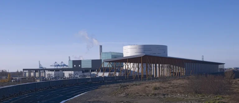 Vue du centre de traitement multifilière EveRé, à Fos-sur-Mer
