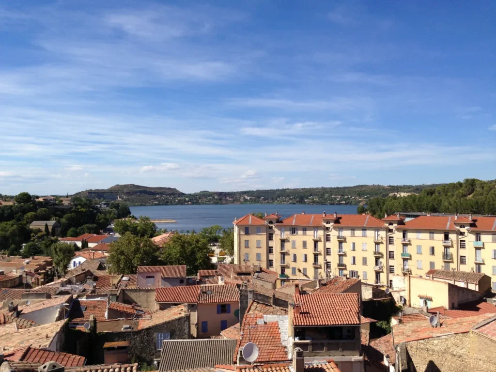 Vue d'Istres vers l'étang de l'Olivier