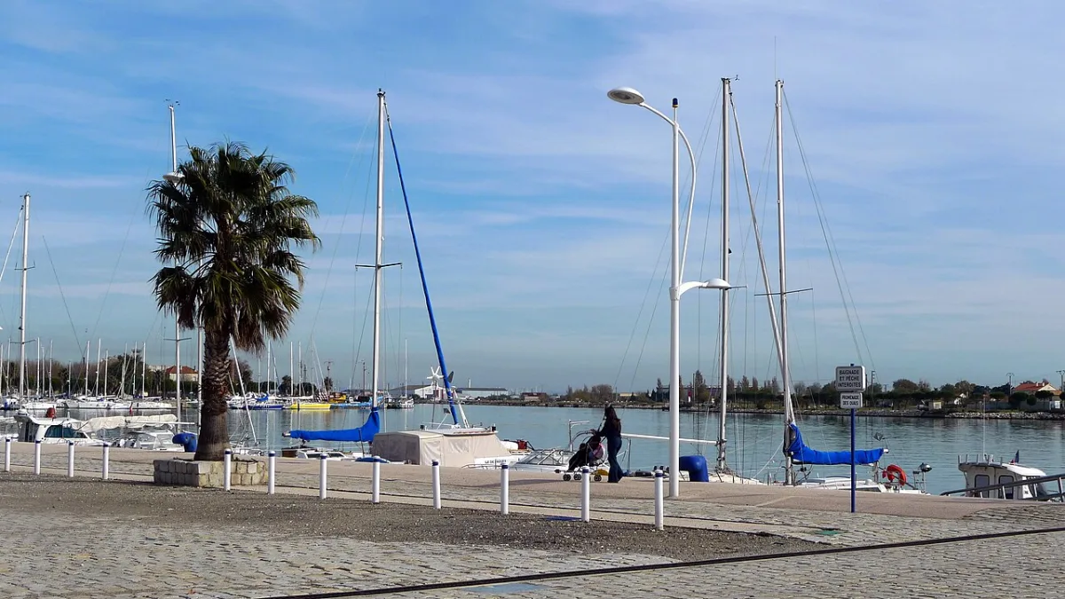 Port-Saint-Louis-du-Rhône : 170 mètres de nouveaux pontons pour les catamarans 1 Le port de plaisance de Port-Saint-Louis-du-Rhône