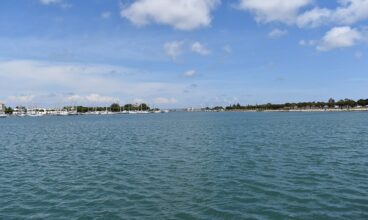 Port-Saint-Louis-du-Rhône : le guide complet (plage Napoléon, port, marché, patrimoine, vie pratique)