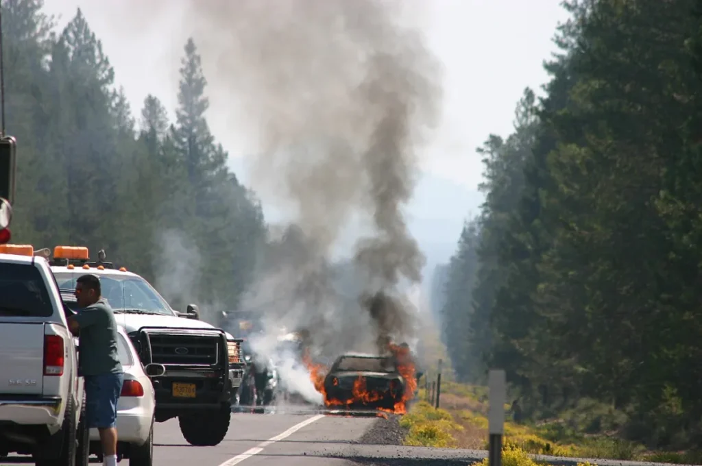 Voiture en feu (photo d'illustration)